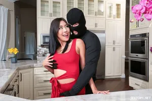 Chú chó hoá thành cô gái xinh đẹp báo ơn chàng trai giúp đỡ