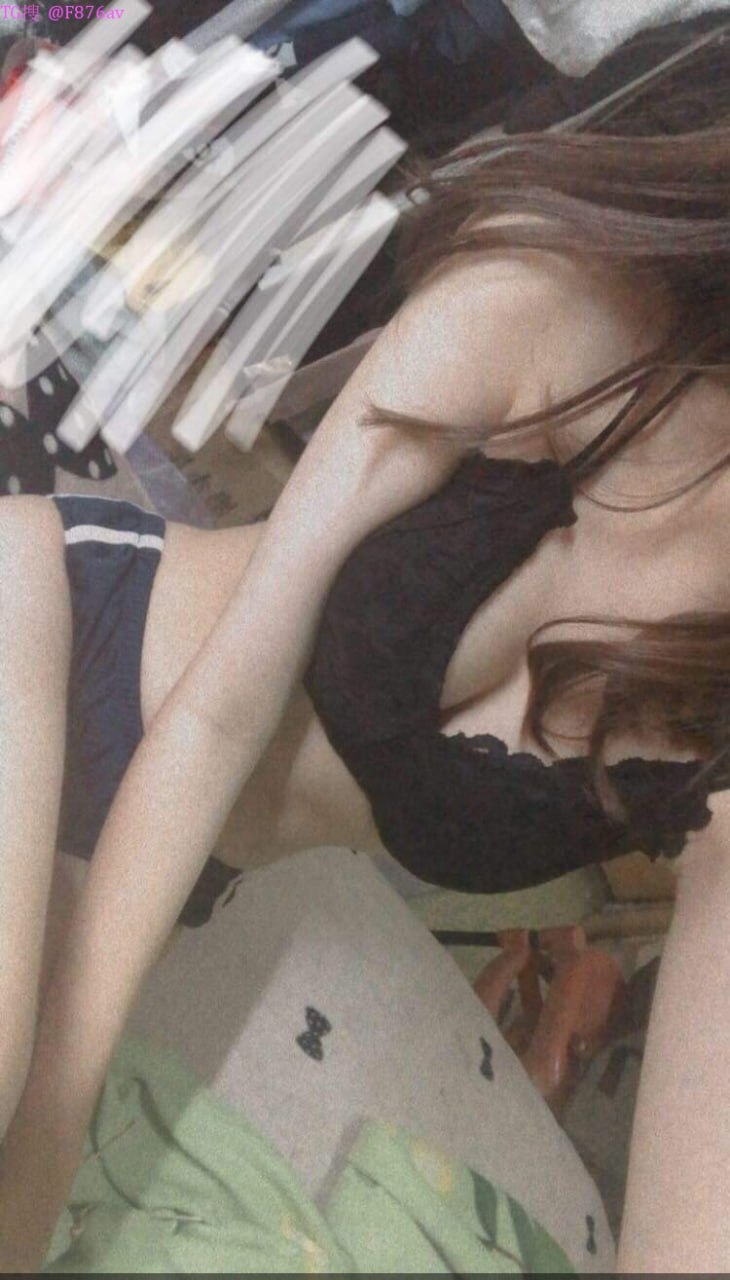 Địt em gái lạ hàng ngon bím nhiều nước cực dâm