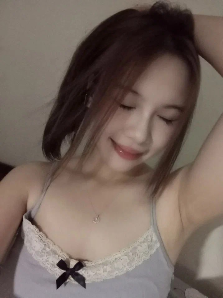 Nhu nhược, thanh niên để cô bạn gái bé nhỏ bị tên đồ từng bắt nạt chịch tơi tả